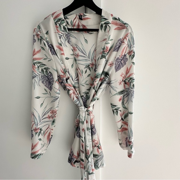 H&M Cute Kimono - Picture 1 of 4